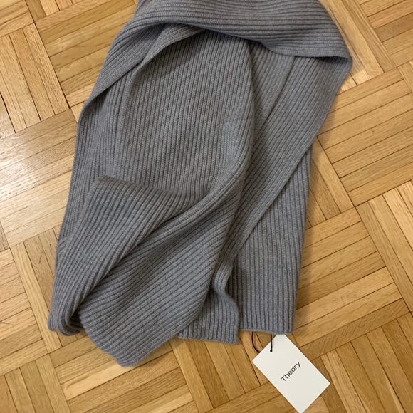 NWT Theory Cashmere Scarf 🧣 - Picture 7 of 8